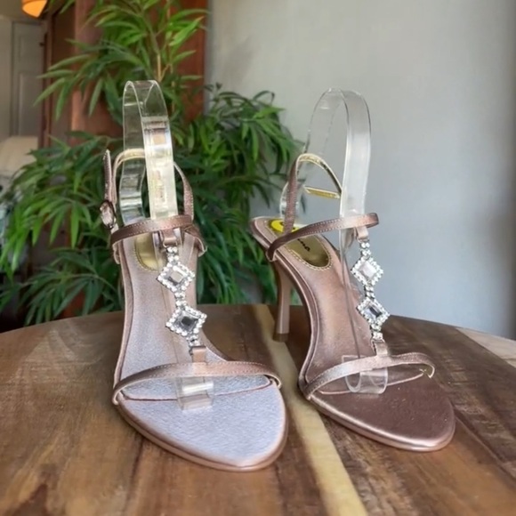 Nina Heels Womens 9 Tan Gold Satin Rhinestone T Strap Adjustable Open Toe Jewels - Picture 1 of 15